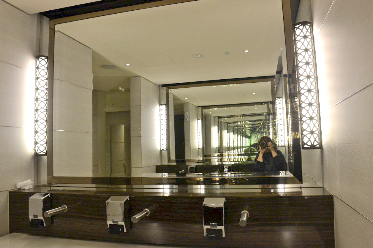 Never Ending Mirrors in Crown Casino