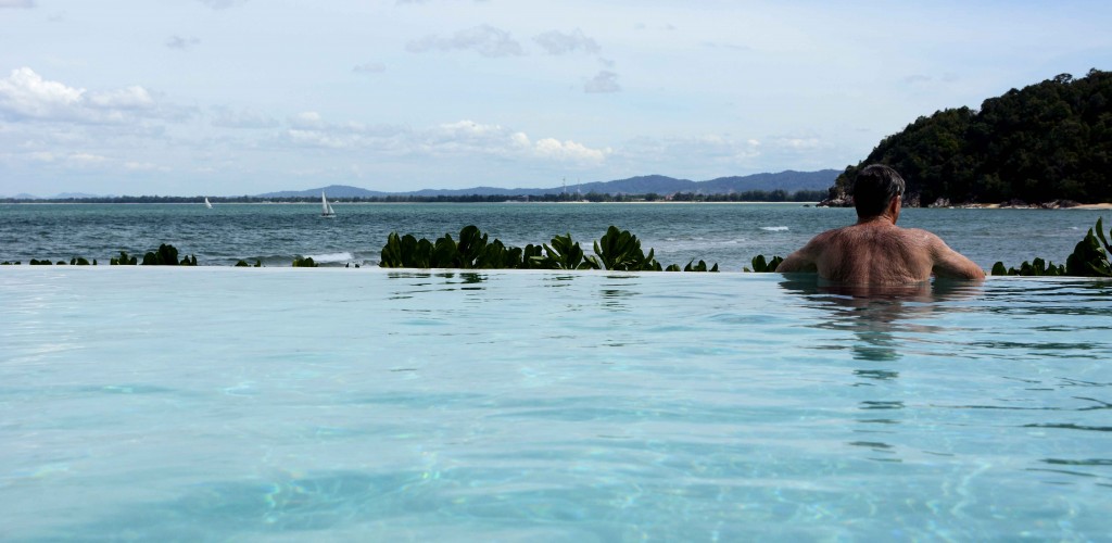 Infinity Pool and Yachts in the Bay