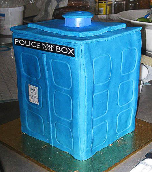 TARDIS Cake Complete
